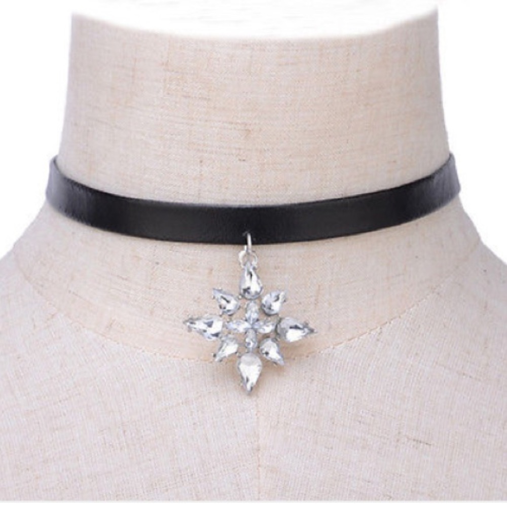 Leather collar choker with charm